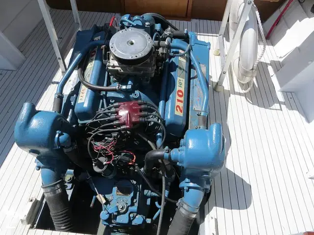 Chris Craft Cavalier Cutlass