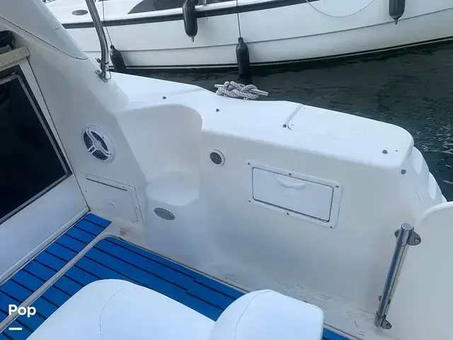 Rinker 330 Fiesta Vee