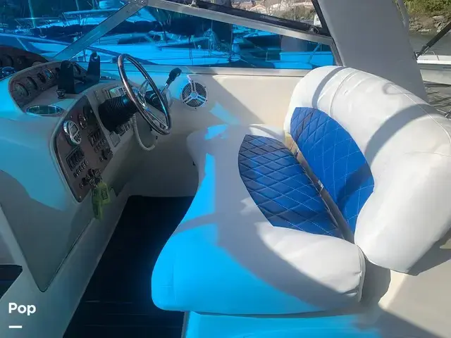 Rinker 330 Fiesta Vee