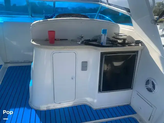 Rinker 330 Fiesta Vee