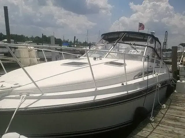 Trojan 8.6 Meter Mid Cabin