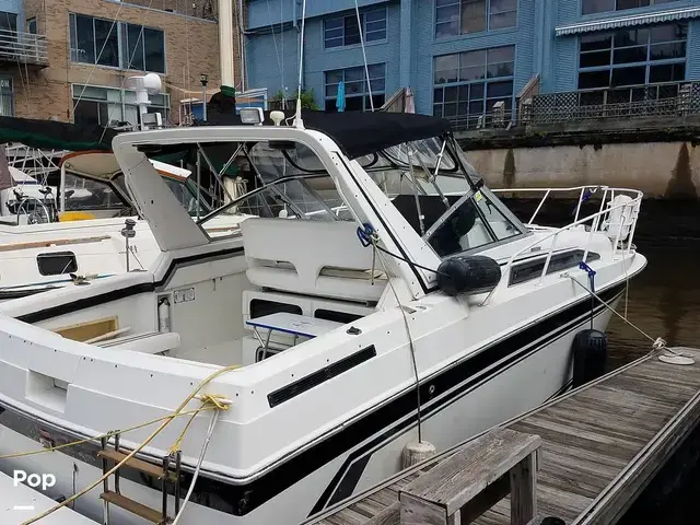 Trojan 8.6 Meter Mid Cabin