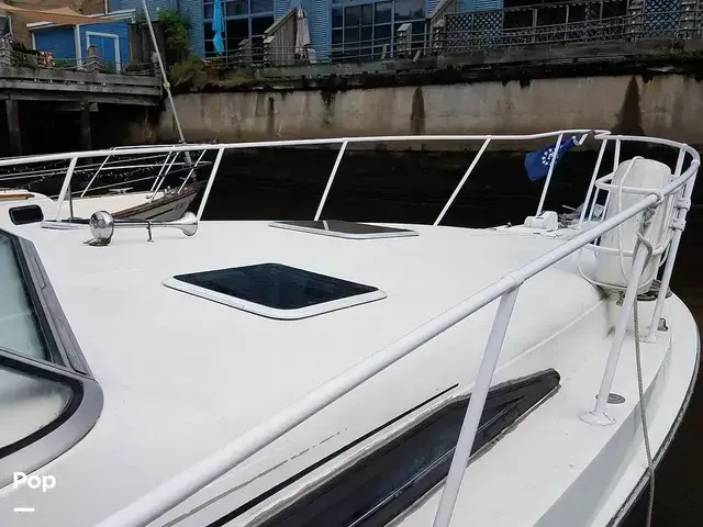 Trojan 8.6 Meter Mid Cabin