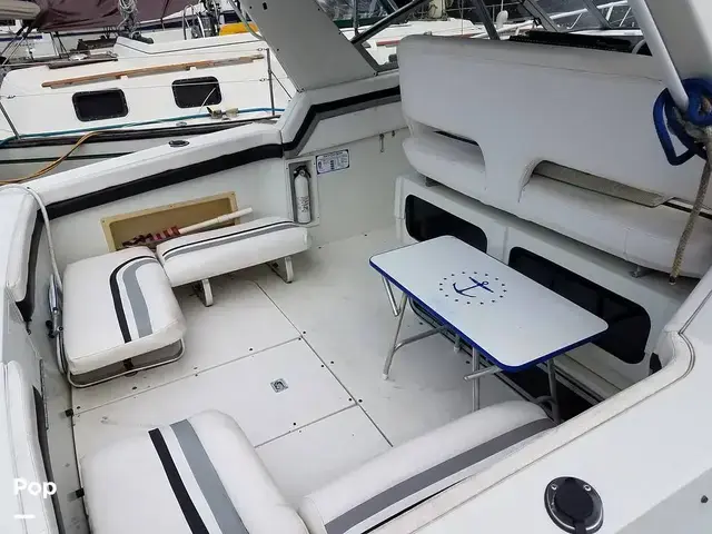 Trojan 8.6 Meter Mid Cabin