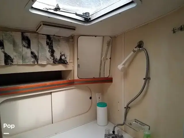 Trojan 8.6 Meter Mid Cabin