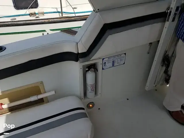 Trojan 8.6 Meter Mid Cabin