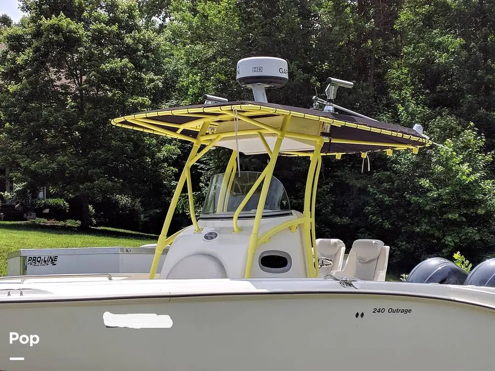 2004 Boston Whaler 240 outrage