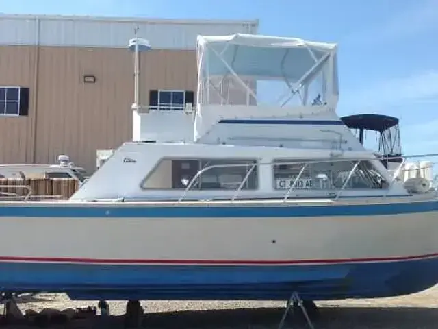 Luhrs Boats Super 320 Marboro Flybridge Sedan