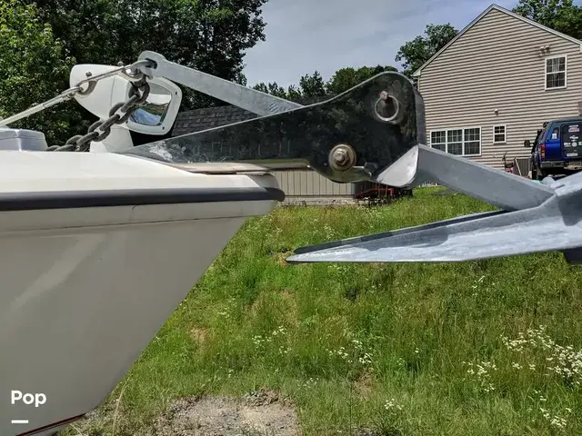 Boston Whaler 240 Outrage