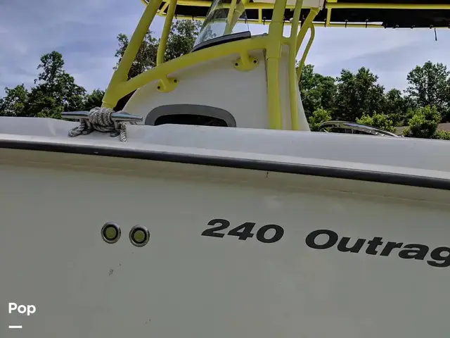 Boston Whaler 240 Outrage