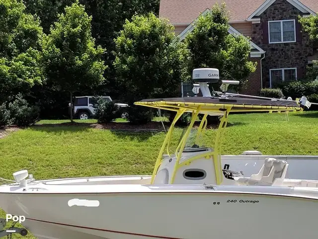 Boston Whaler 240 Outrage