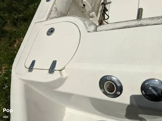 Boston Whaler 240 Outrage