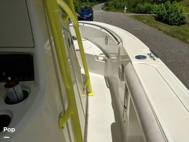 Boston Whaler 240 Outrage