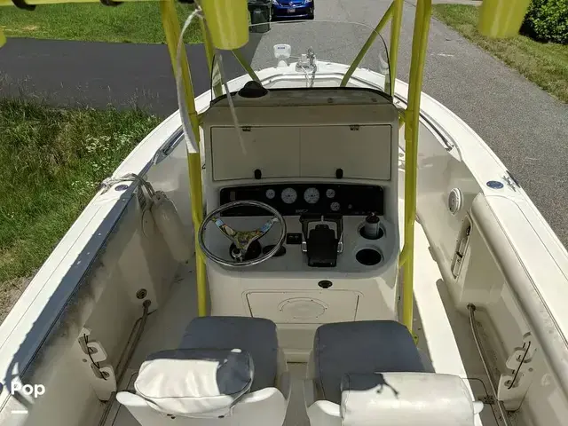 Boston Whaler 240 Outrage