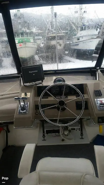 1995 Bayliner 4587 cockpit