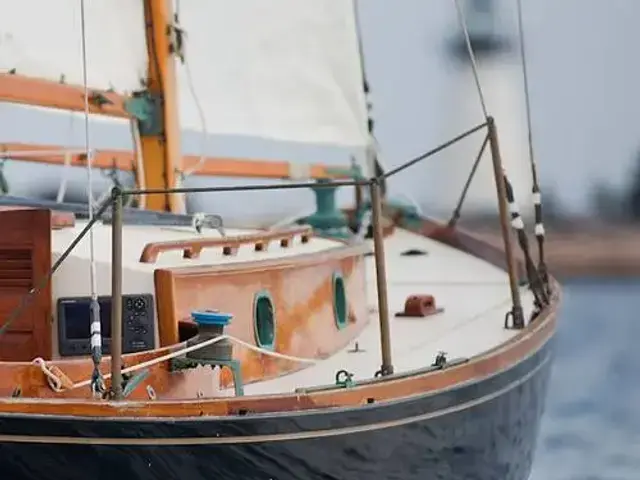 Herreshoff 28