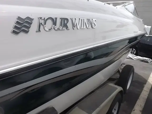 Four Winns 220 Horizon