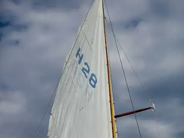 Herreshoff 28