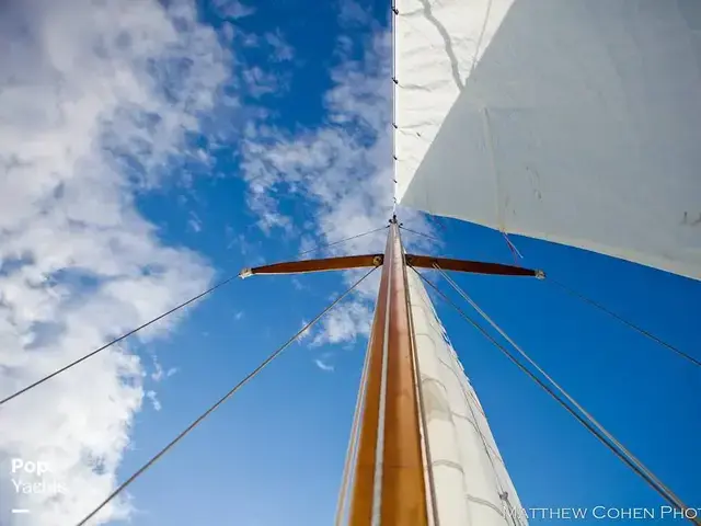 Herreshoff 28