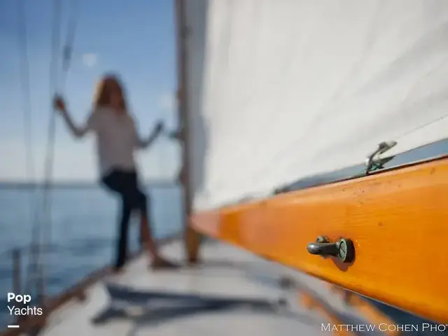 Herreshoff 28