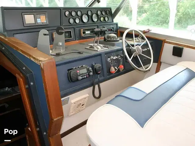 Sea Ray 390 Express Cruiser