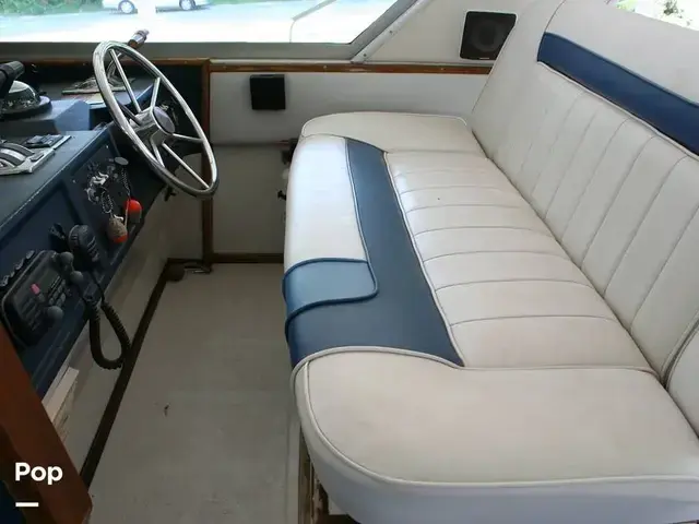 Sea Ray 390 Express Cruiser