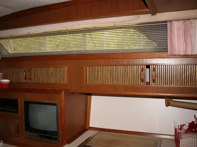 Sea Ray 390 Express Cruiser