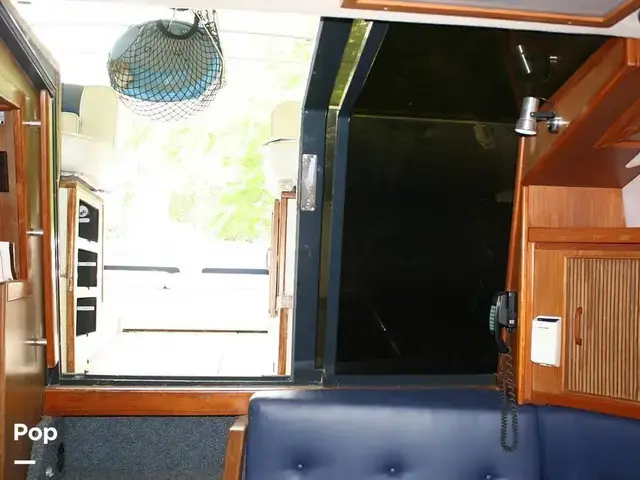 Sea Ray 390 Express Cruiser