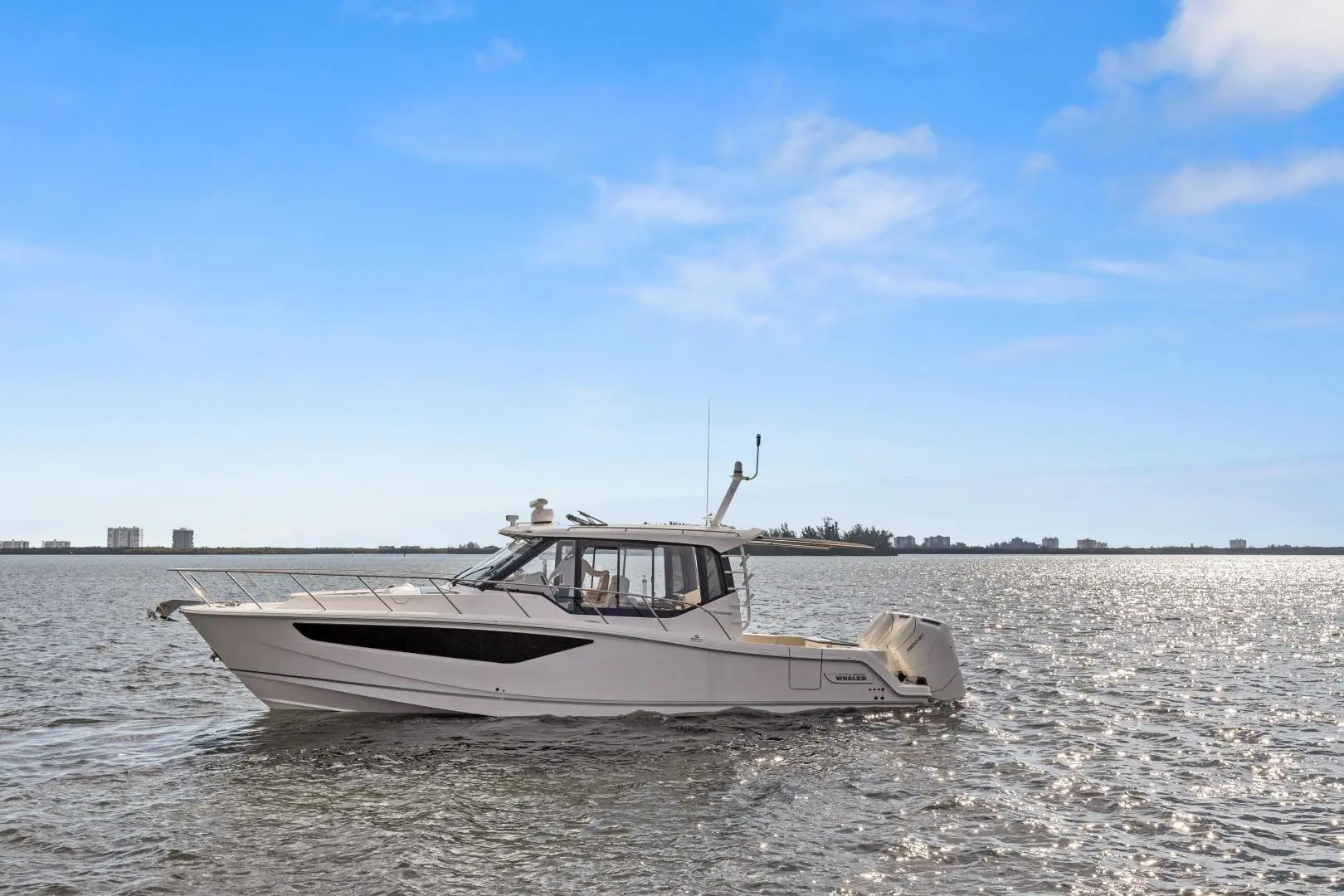 2022 Boston Whaler 405 conquest