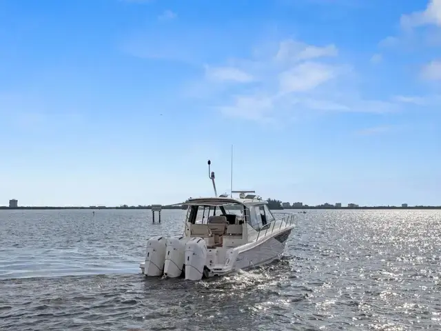 Boston Whaler 405 Conquest