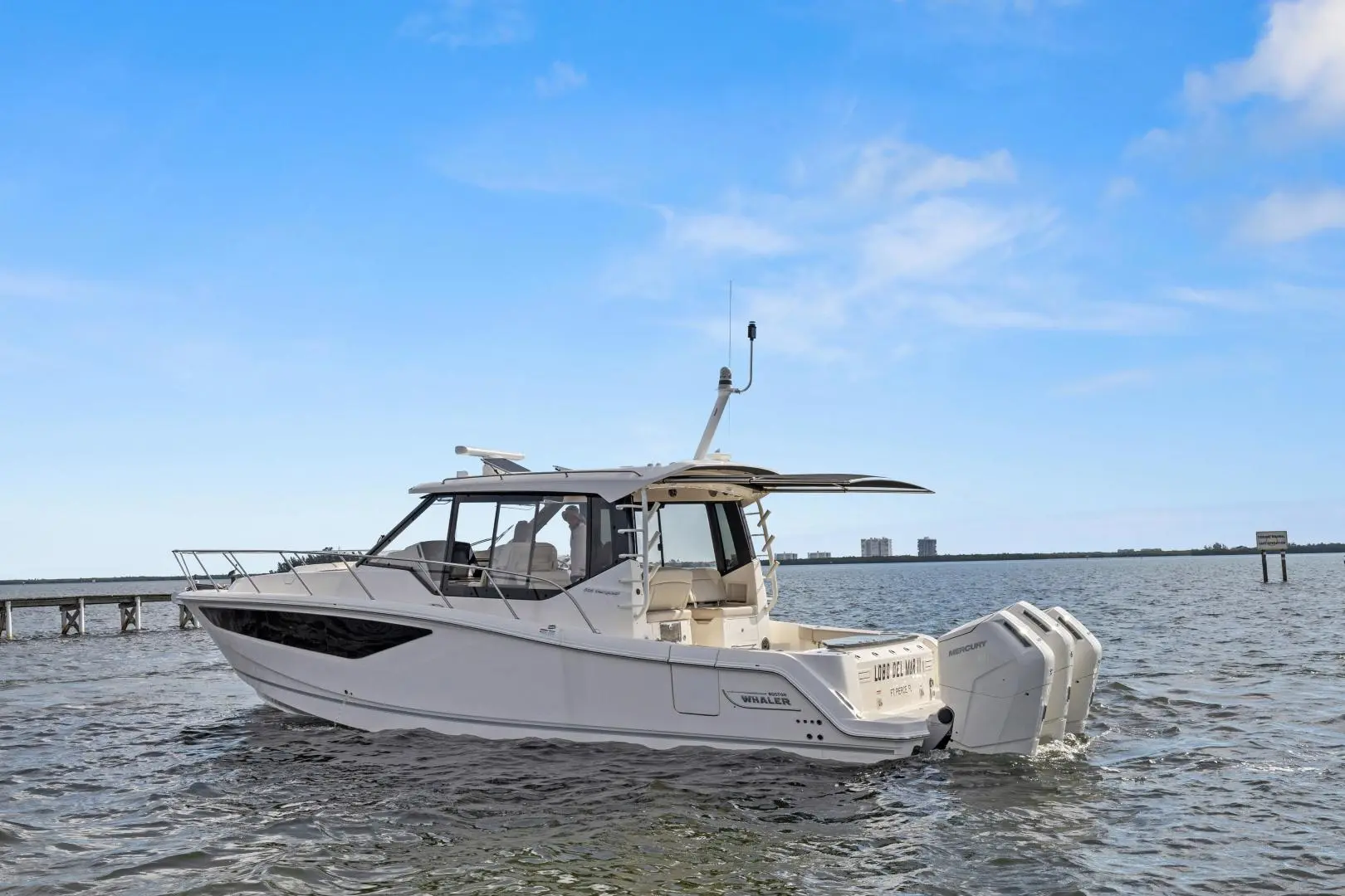 2022 Boston Whaler 405 conquest