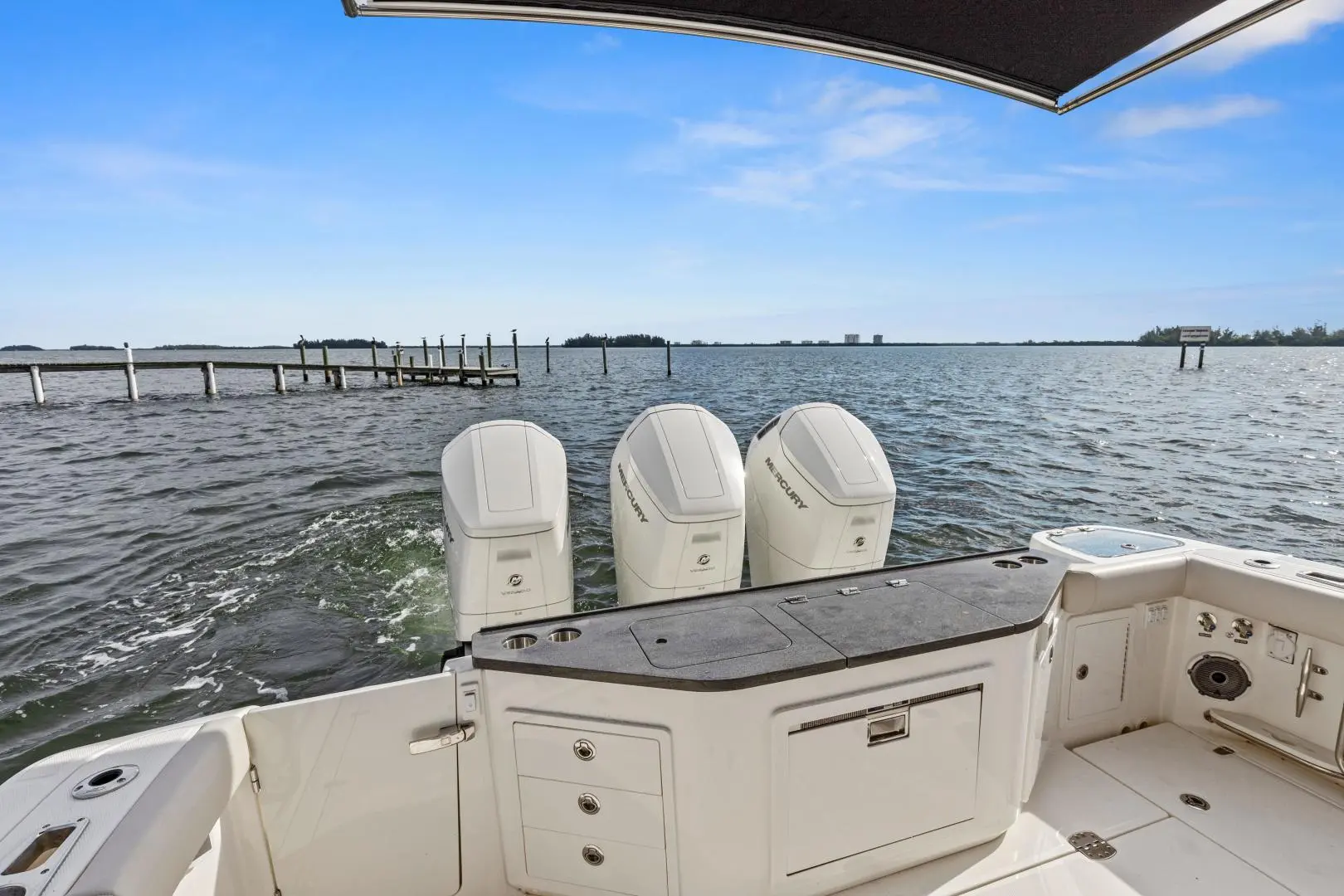 2022 Boston Whaler 405 conquest