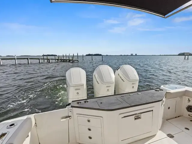 Boston Whaler 405 Conquest