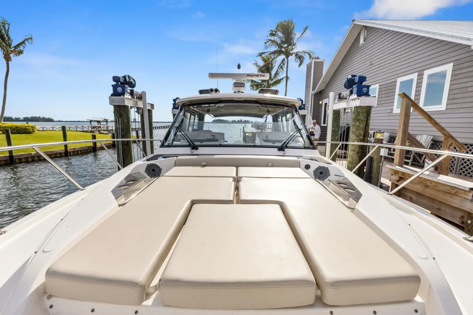 2022 Boston Whaler 405 conquest