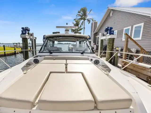 Boston Whaler 405 Conquest