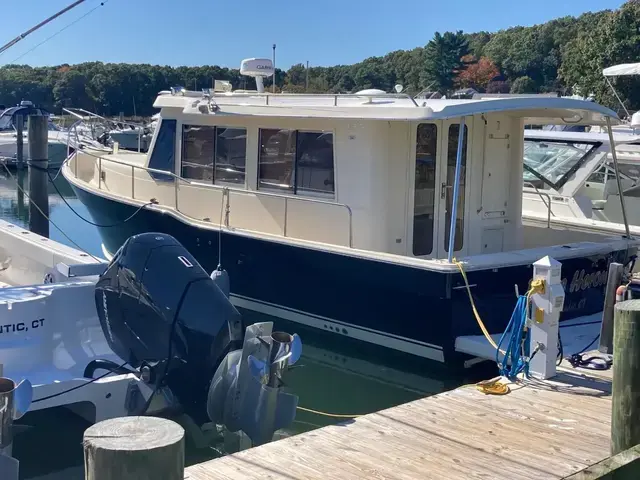 Mainship Boats Hardtop Trawler