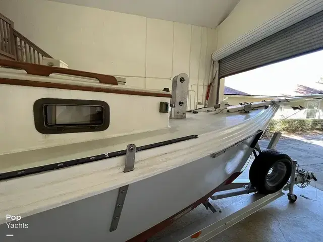 Custom Windward 28