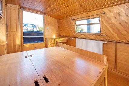 Wide Beam Narrowboat Aqualine Canterbury 60 x 10