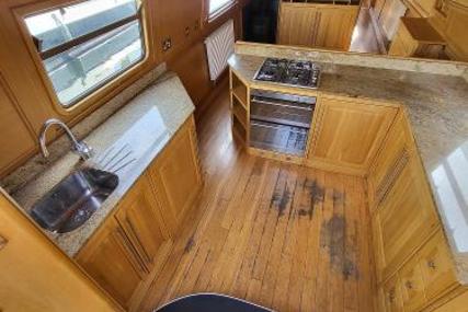 Wide Beam Narrowboat Aqualine Canterbury 60 x 10