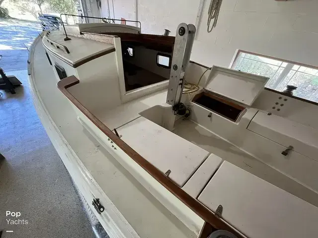 Custom Windward 28