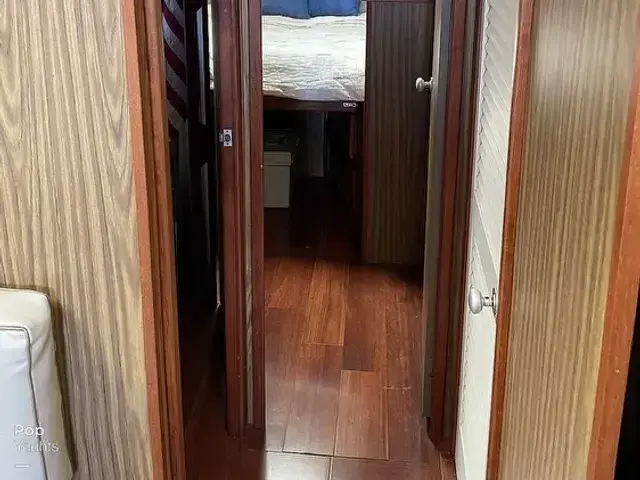 Viking Yachts 43 Double Cabin