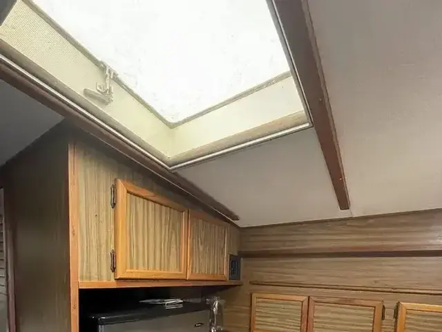 Viking Yachts 43 Double Cabin