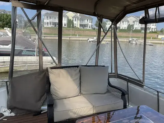 Viking Yachts 43 Double Cabin