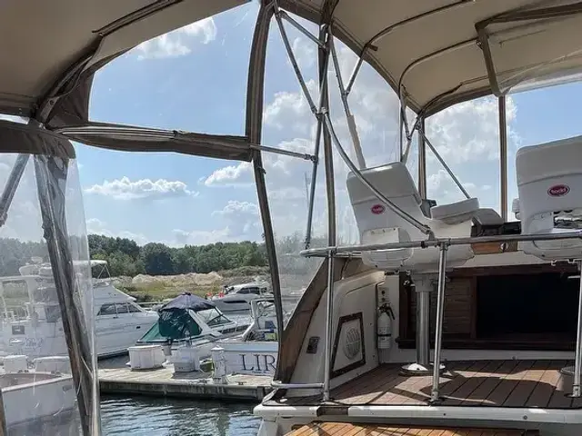 Viking Yachts 43 Double Cabin