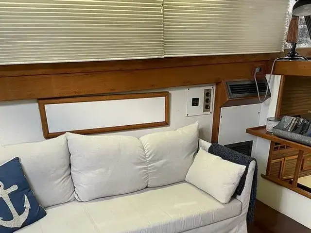 Viking Yachts 43 Double Cabin