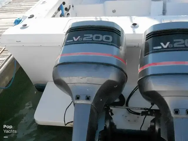 Pro Line 2550 Walkaround Mid-Cabin