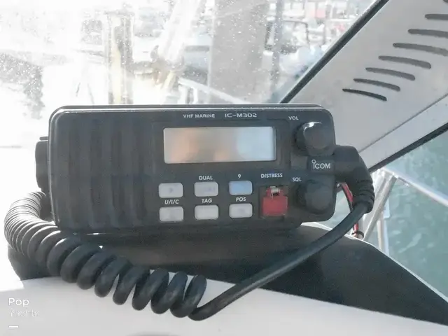 Pro Line 2550 Walkaround Mid-Cabin