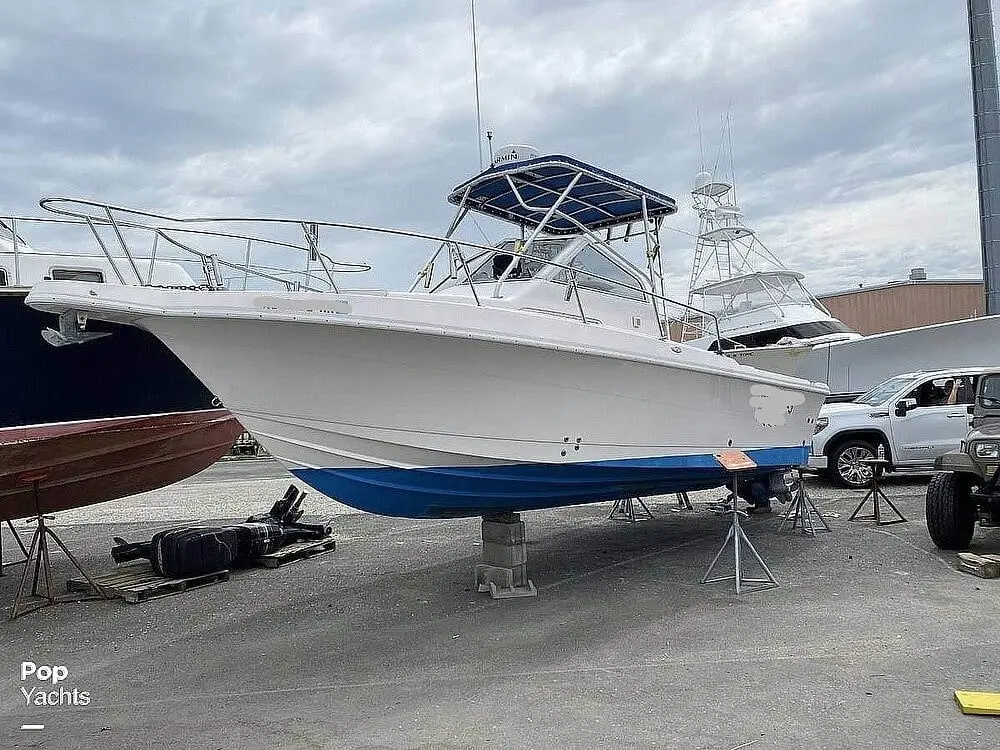 1992 Atlantic 2550 walkaround mid-cabin