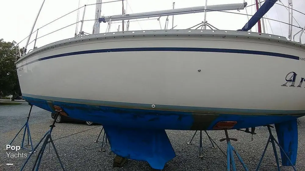 1989 Hunter 30