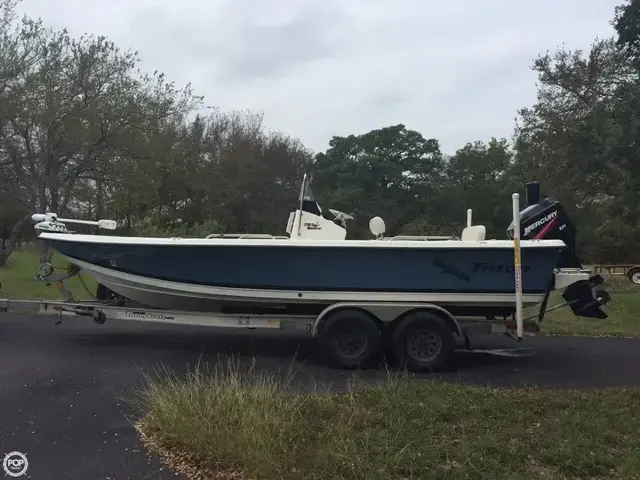 Triton 218 Bay Explorer